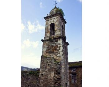 Torre da igrexa antiga de San Pedro de Riotorto